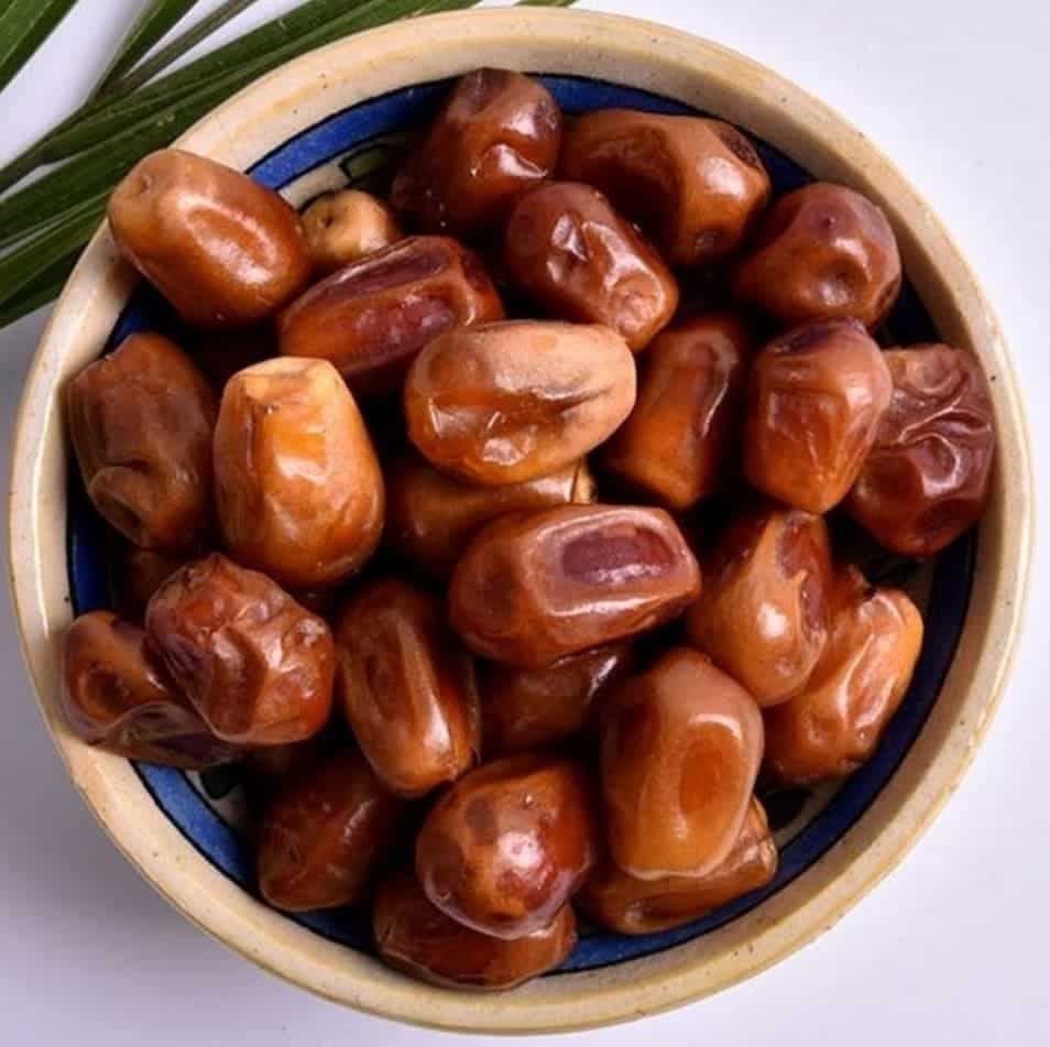 خرما زاهدی درشت سرشار از انرژی و بافت منسجم